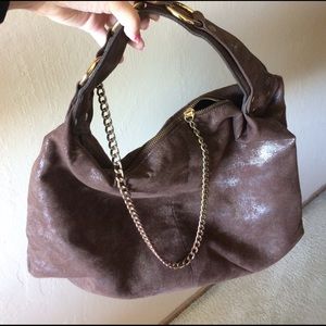 Brown shimmery shoulder bag with gold chain